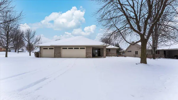 $429,900 | 811 Westland Street, New London, MN 56273