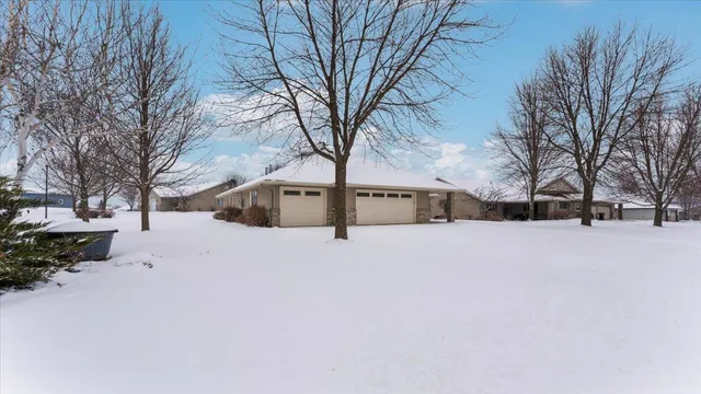 $429,900 | 811 Westland Street, New London, MN 56273