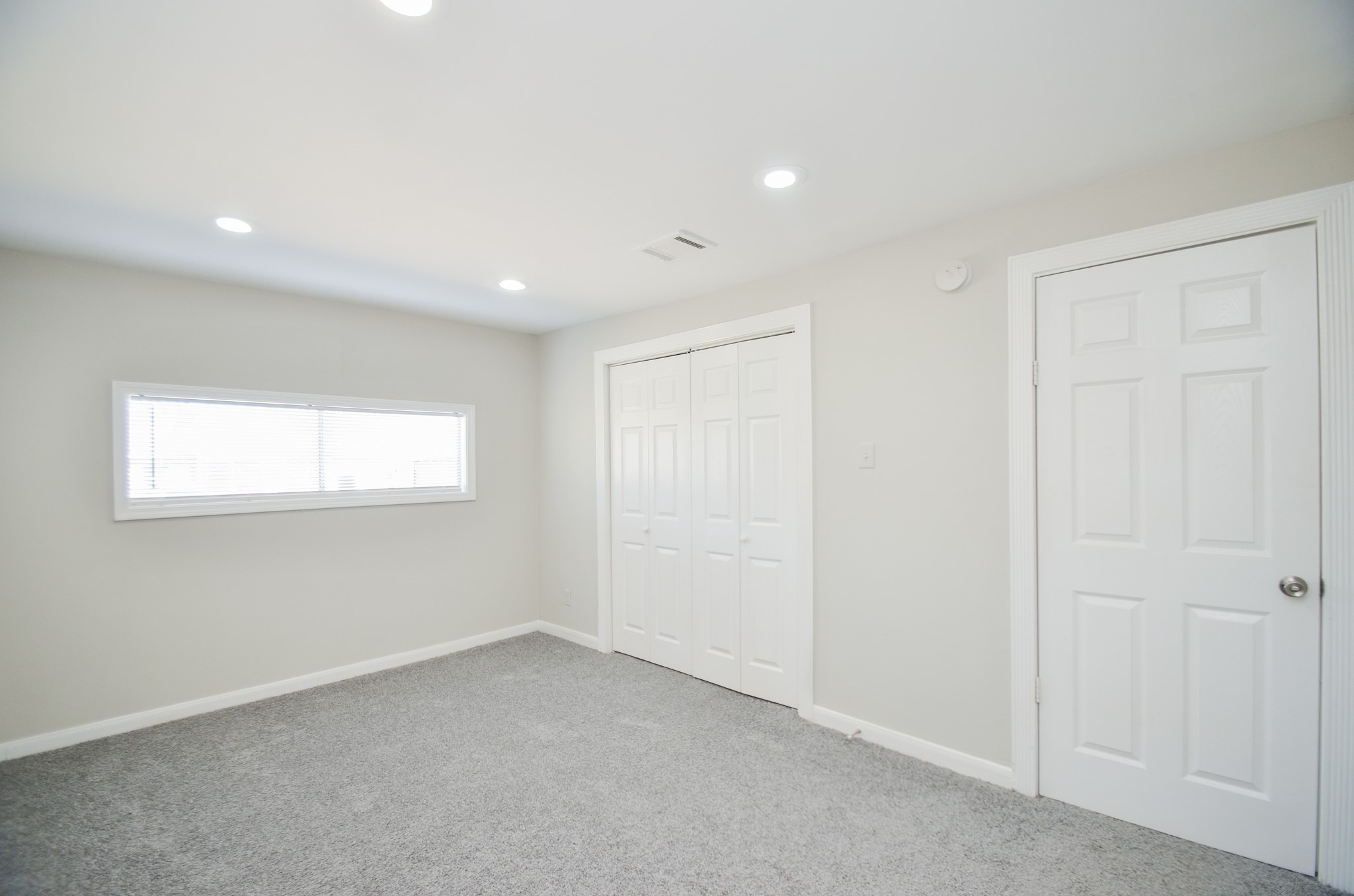 5238 Keystone Street Houston, TX 77021 - Photo 17 of 31 Bedroom with a double-door closet.