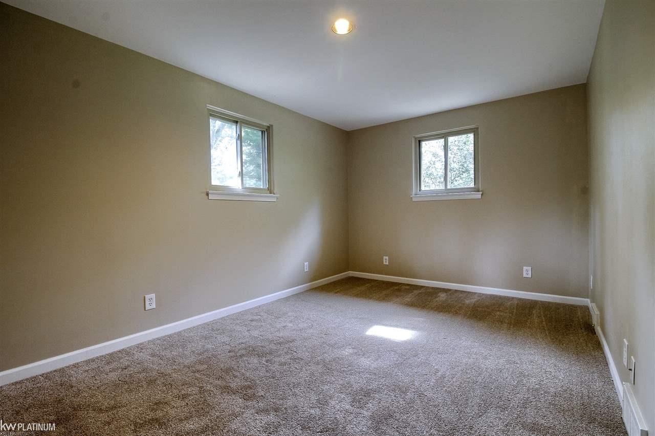 1247 Hawthorne Road Grosse Pointe, MI 48236 - Photo 12 of 29 31352239-11.JPG