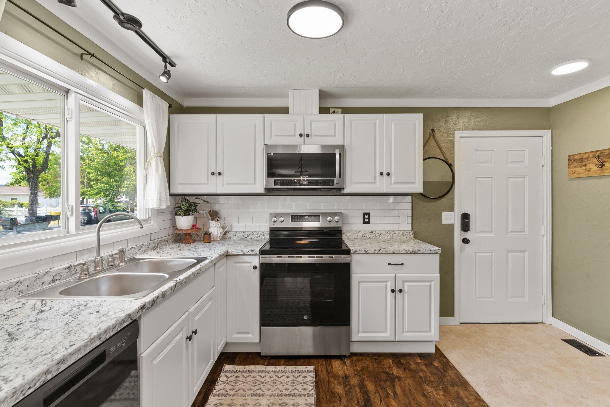 914 North Locust Road Spokane Valley, WA 99206 - Photo 11 of 37