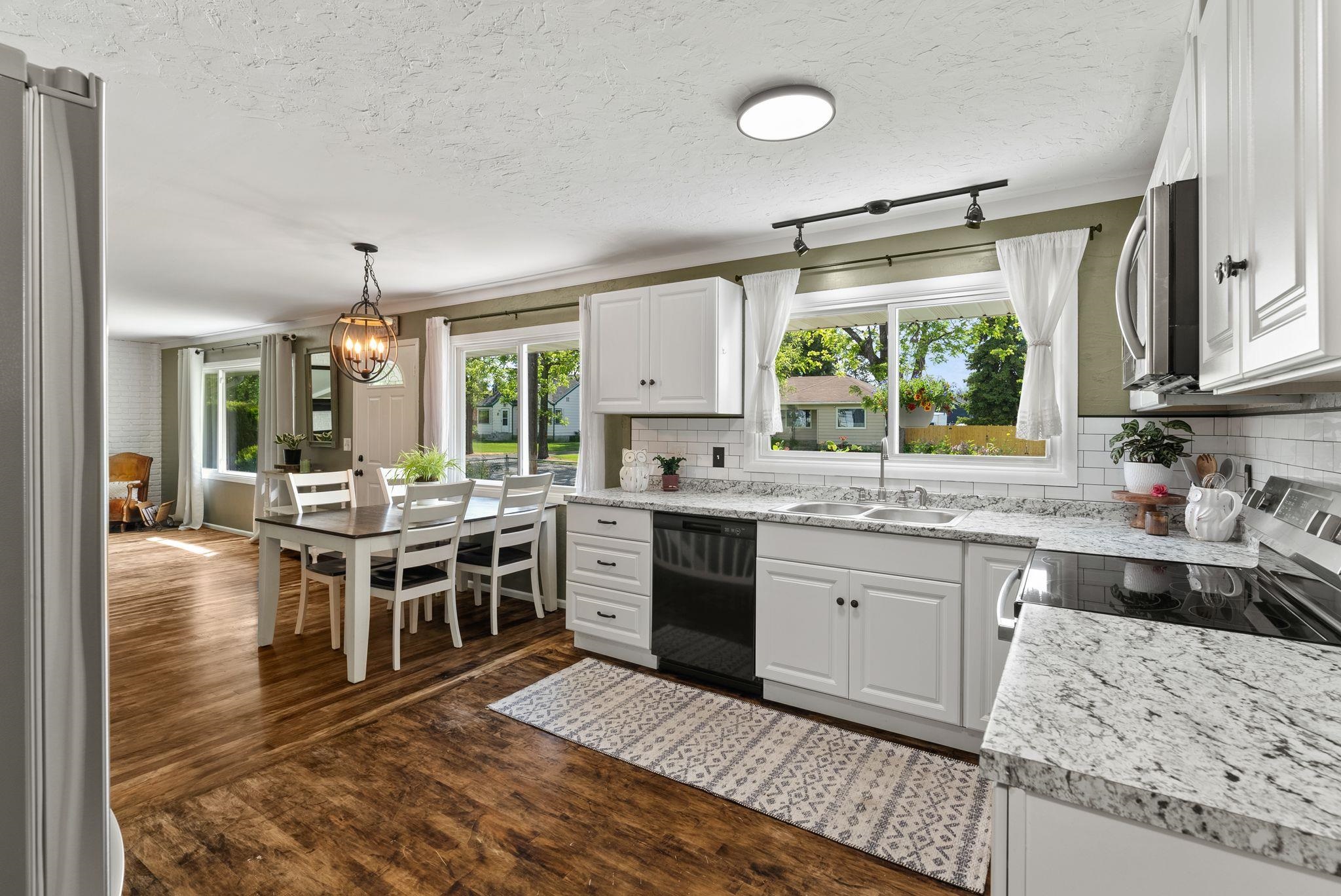 914 North Locust Road Spokane Valley, WA 99206 - Photo 13 of 37