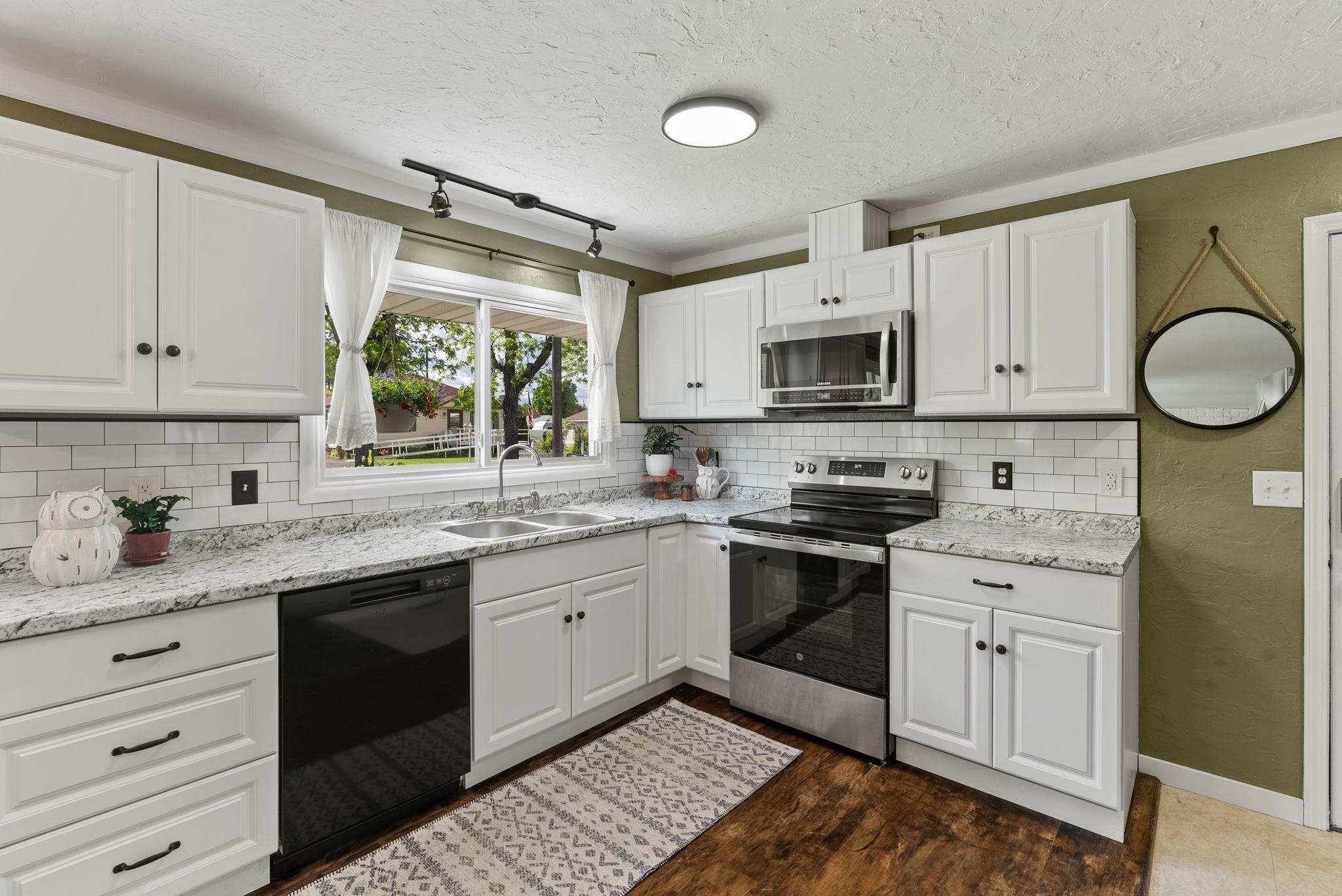 914 North Locust Road Spokane Valley, WA 99206 - Photo 10 of 37