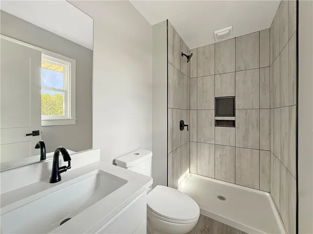 $589,000 | 4248 Country Squire Road, Oak Grove, MO 64075