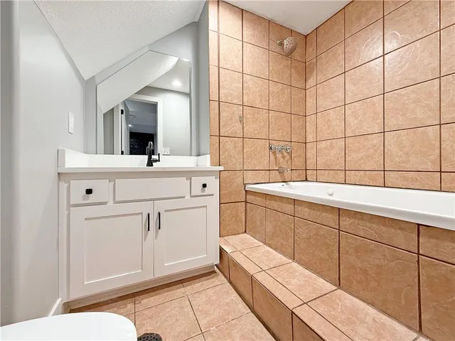 $589,000 | 4248 Country Squire Road, Oak Grove, MO 64075