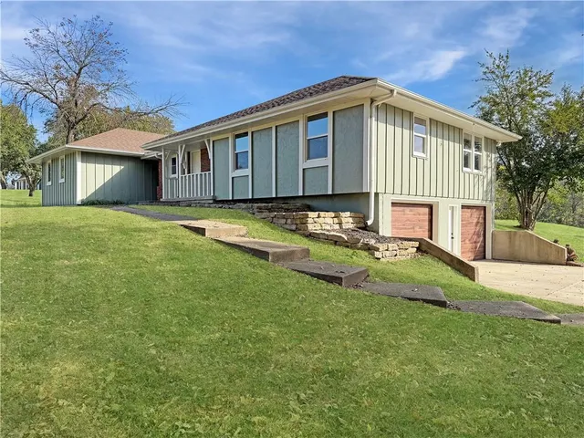 $589,000 | 4248 Country Squire Road, Oak Grove, MO 64075