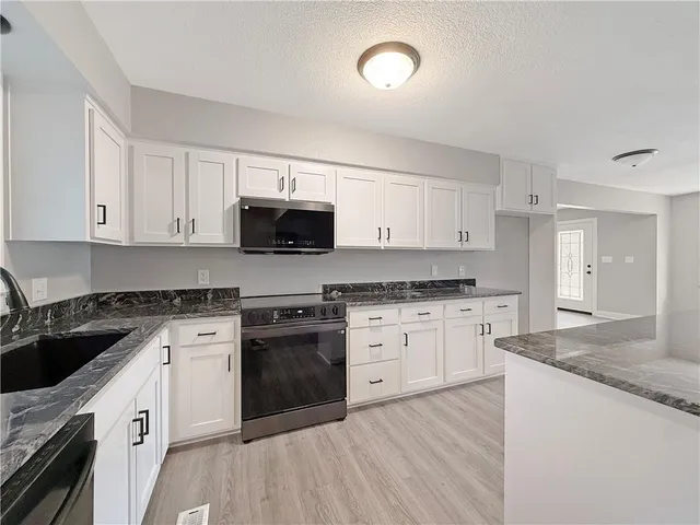 $589,000 | 4248 Country Squire Road, Oak Grove, MO 64075