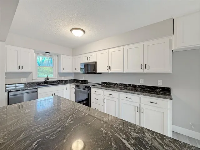 $589,000 | 4248 Country Squire Road, Oak Grove, MO 64075