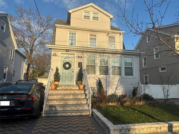 $699,900 | 22 Everett Street, Lynbrook, NY 11563