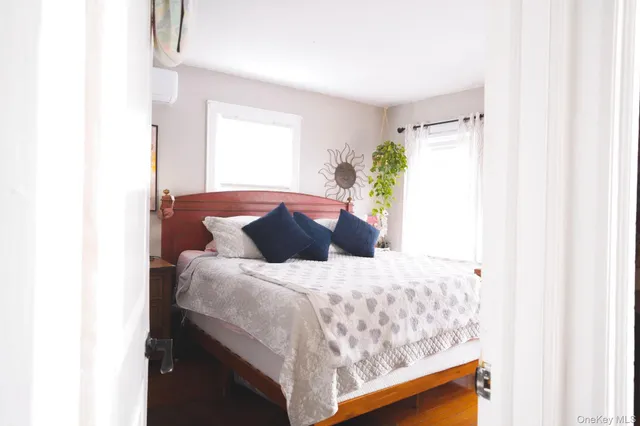 $729,000 | 22 Everett Street, Lynbrook, NY 11563