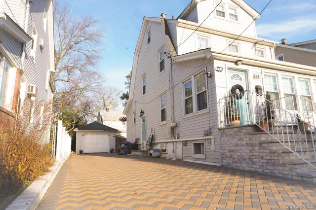 $729,000 | 22 Everett Street, Lynbrook, NY 11563