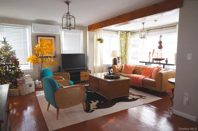 $729,000 | 22 Everett Street, Lynbrook, NY 11563