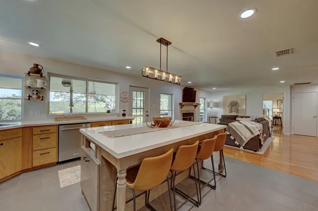 $1,350,000 | 419 Yellowstone Lane, Hunt, TX 78024