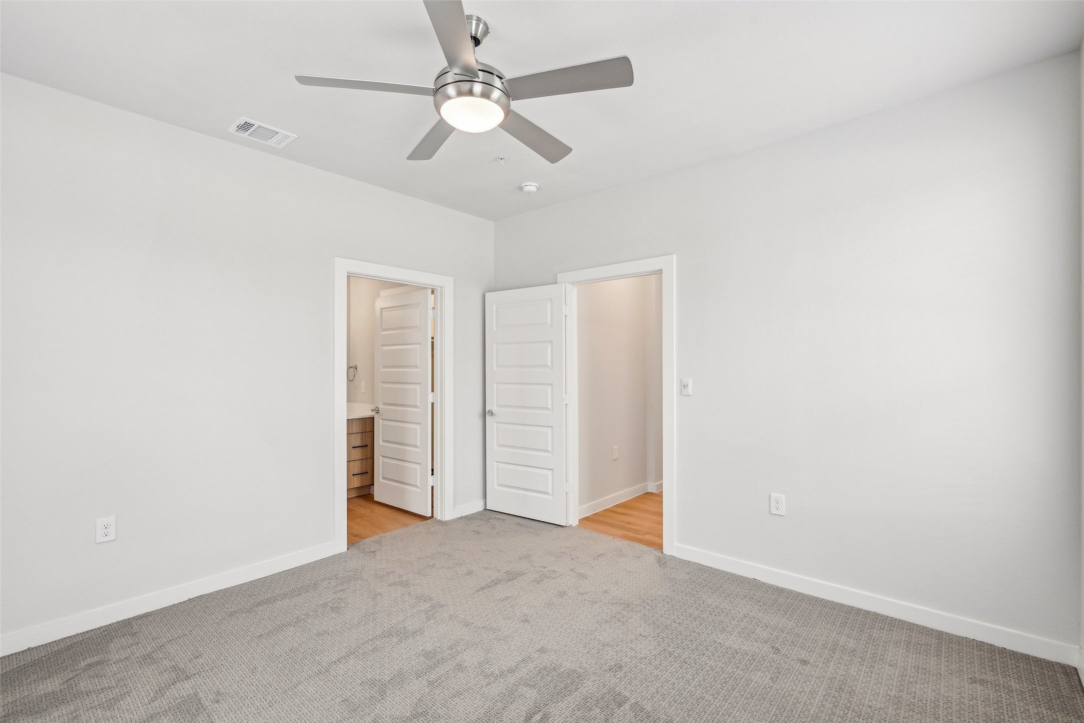3651-506 South Custer Road McKinney, TX 75070 - Photo 13 of 21 an empty room with a ceiling fan and a window