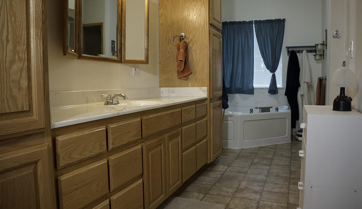 6824 Wilson Hill Road Shingletown, CA 96088 - Photo 42 of 56 Master Bathroom
