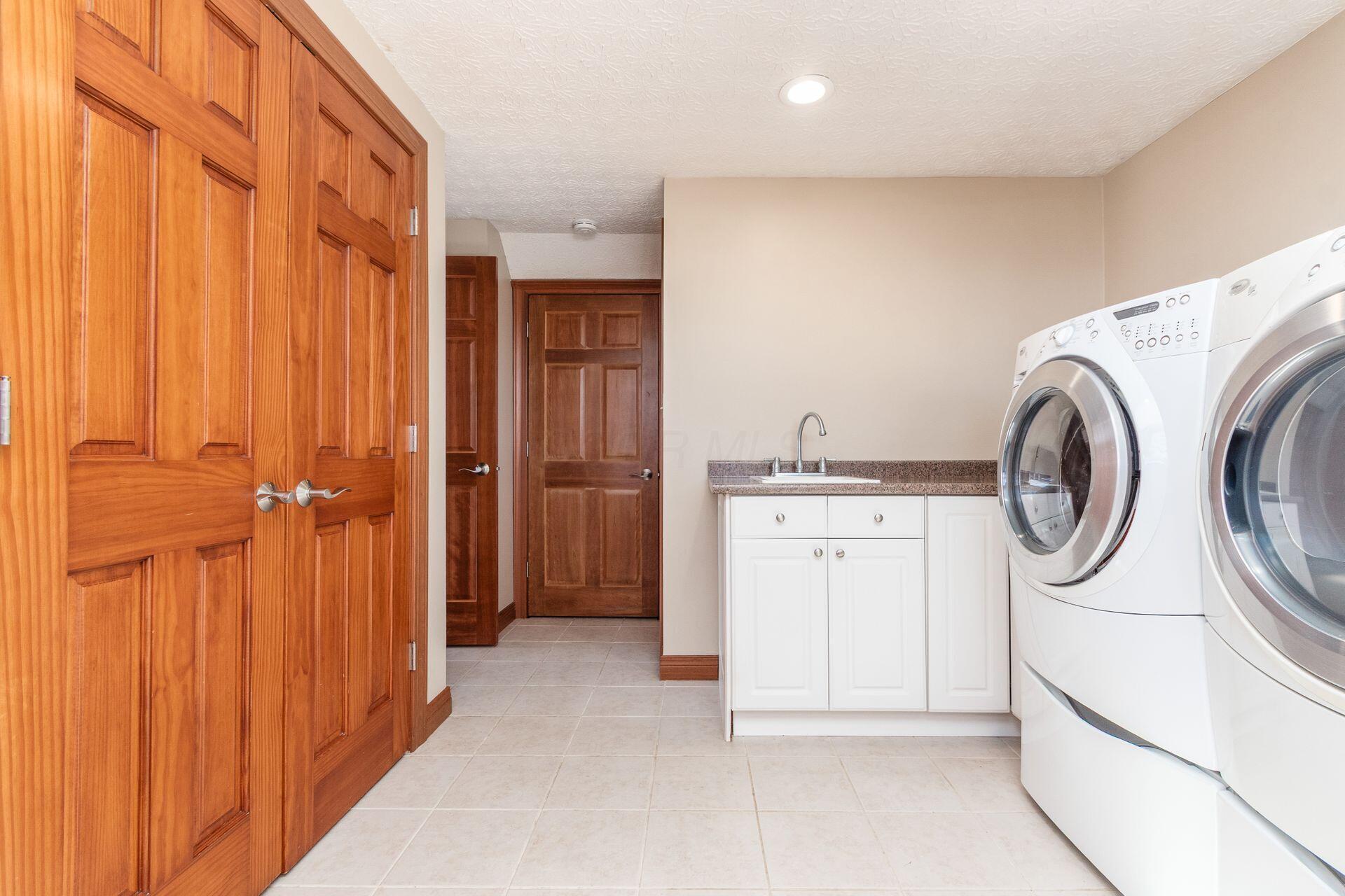 4784 Baker Road Delaware, OH 43015 - Photo 21 of 47 Laundry Room