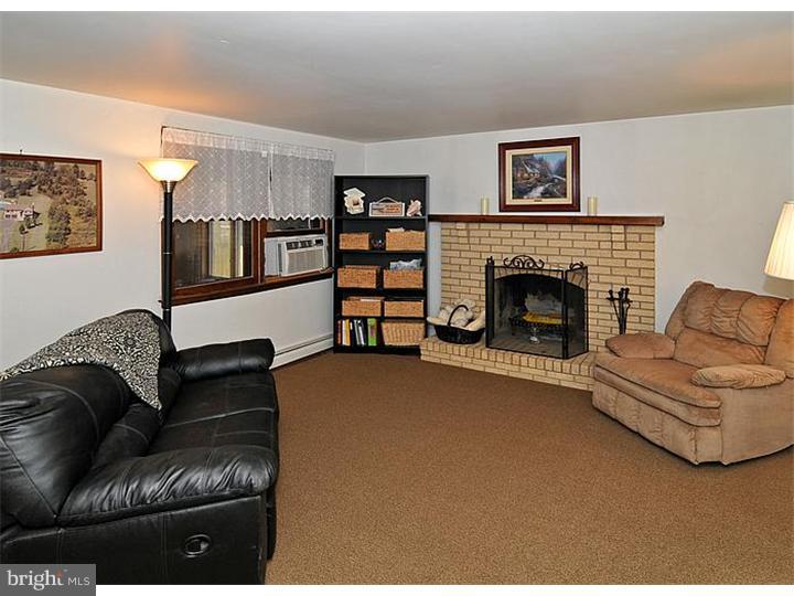 2502 Bedminster Road Perkasie, PA 18944 - Photo 2 of 23 Family Room