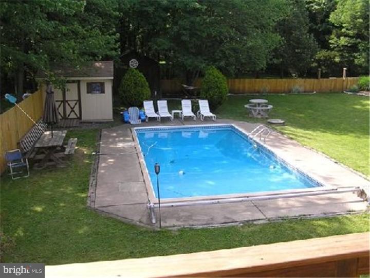 2502 Bedminster Road Perkasie, PA 18944 - Photo 20 of 23 Pool