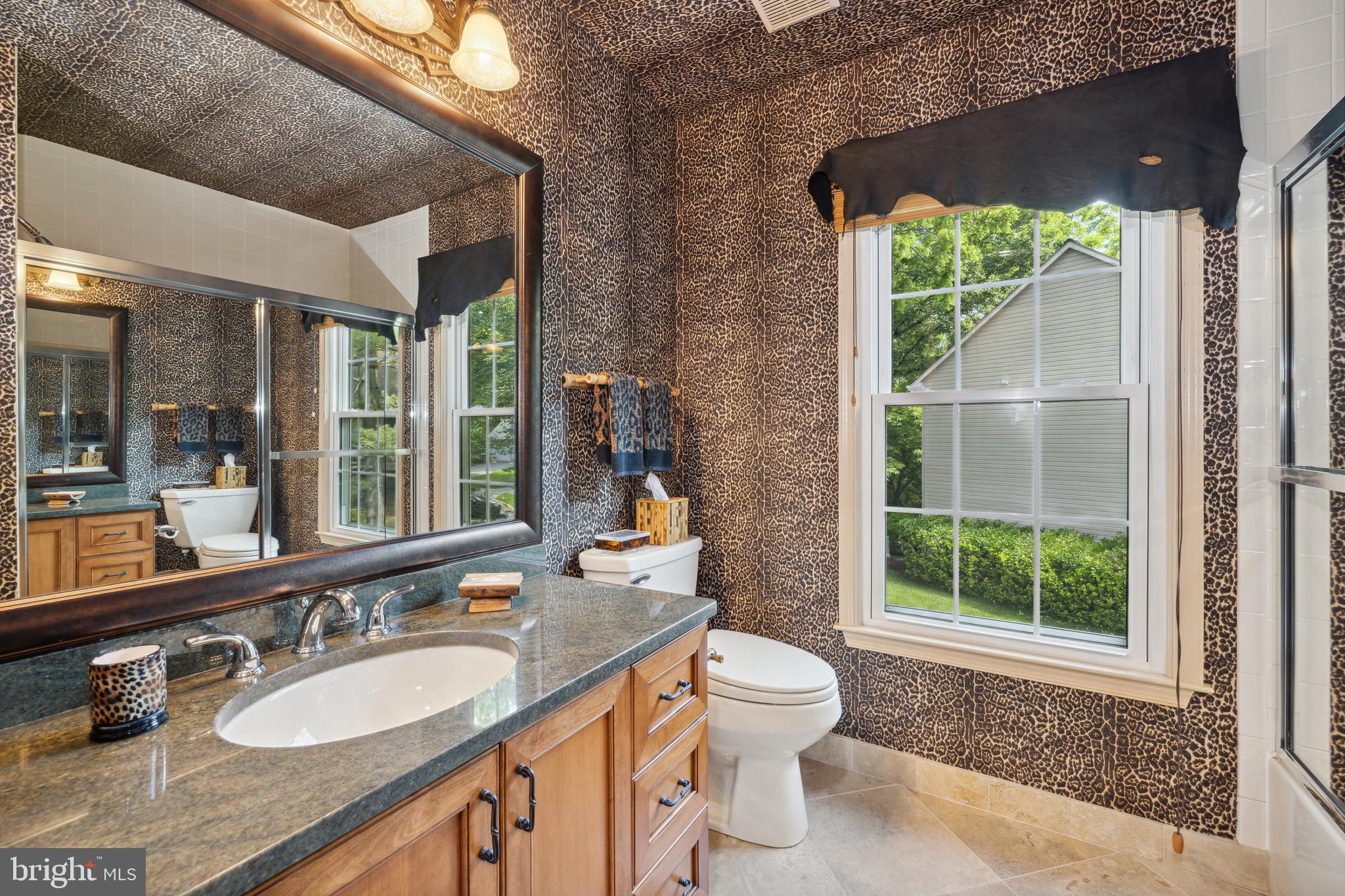 933 Willowleaf Way Potomac, MD 20854 - Photo 19 of 30 Upstairs hall updated full bath