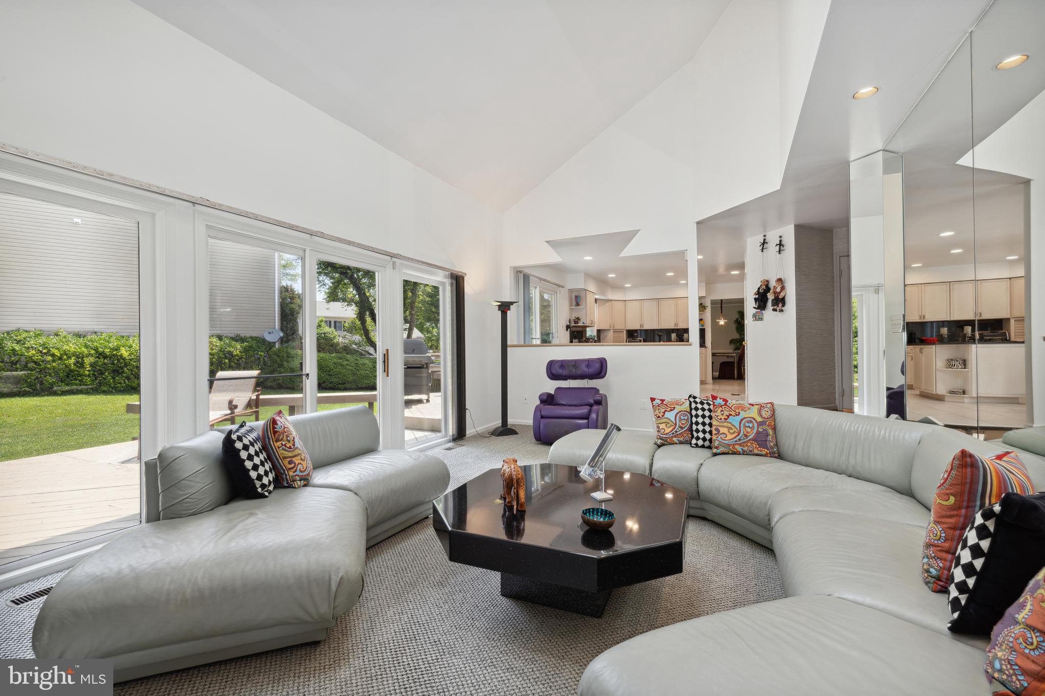 933 Willowleaf Way Potomac, MD 20854 - Photo 8 of 30 Family room off the kitchen