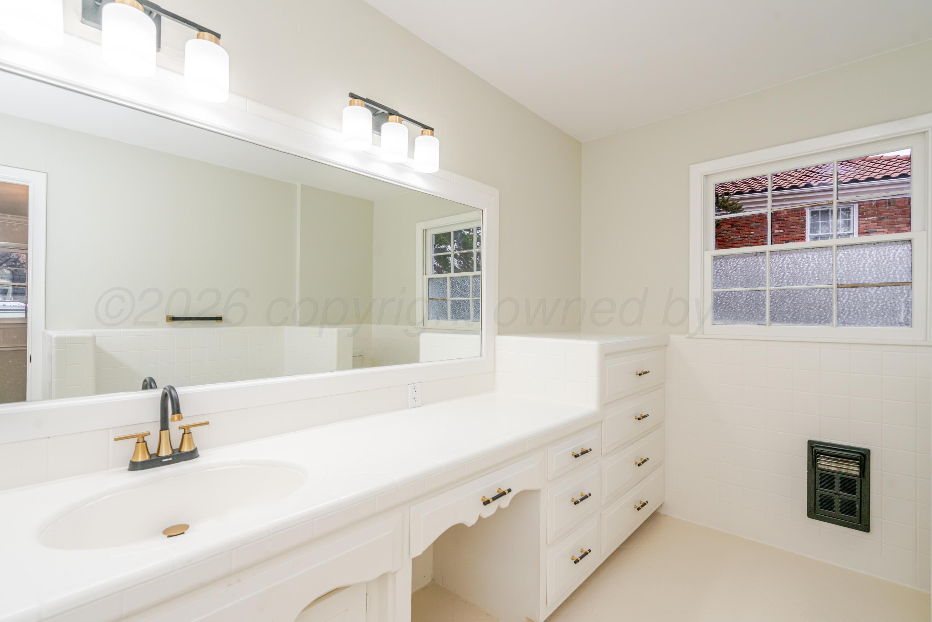 4802 Olsen Boulevard Amarillo, TX 79106 - Photo 24 of 40 Bathroom #2