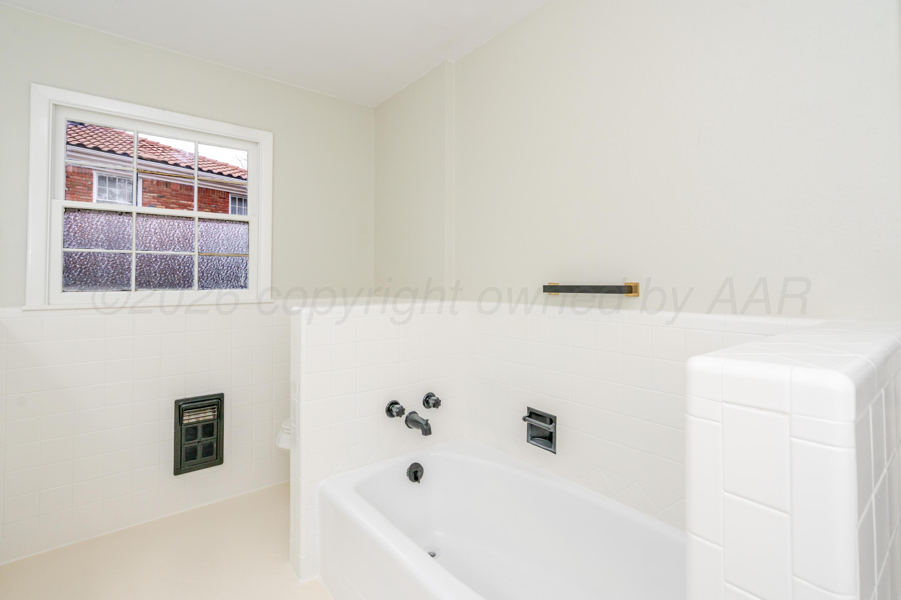 4802 Olsen Boulevard Amarillo, TX 79106 - Photo 25 of 40 Bathroom #2