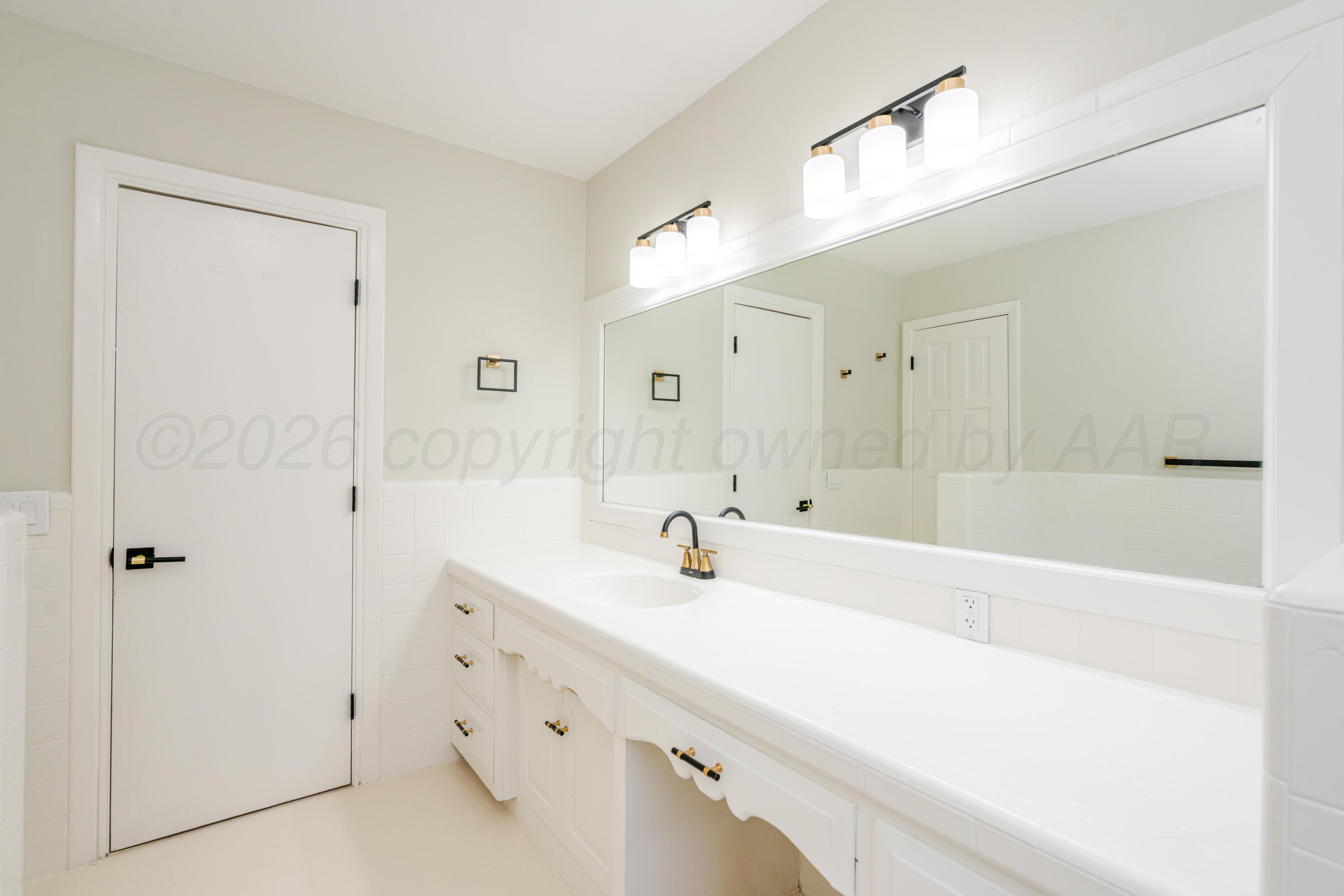 4802 Olsen Boulevard Amarillo, TX 79106 - Photo 26 of 40 Bathroom #2