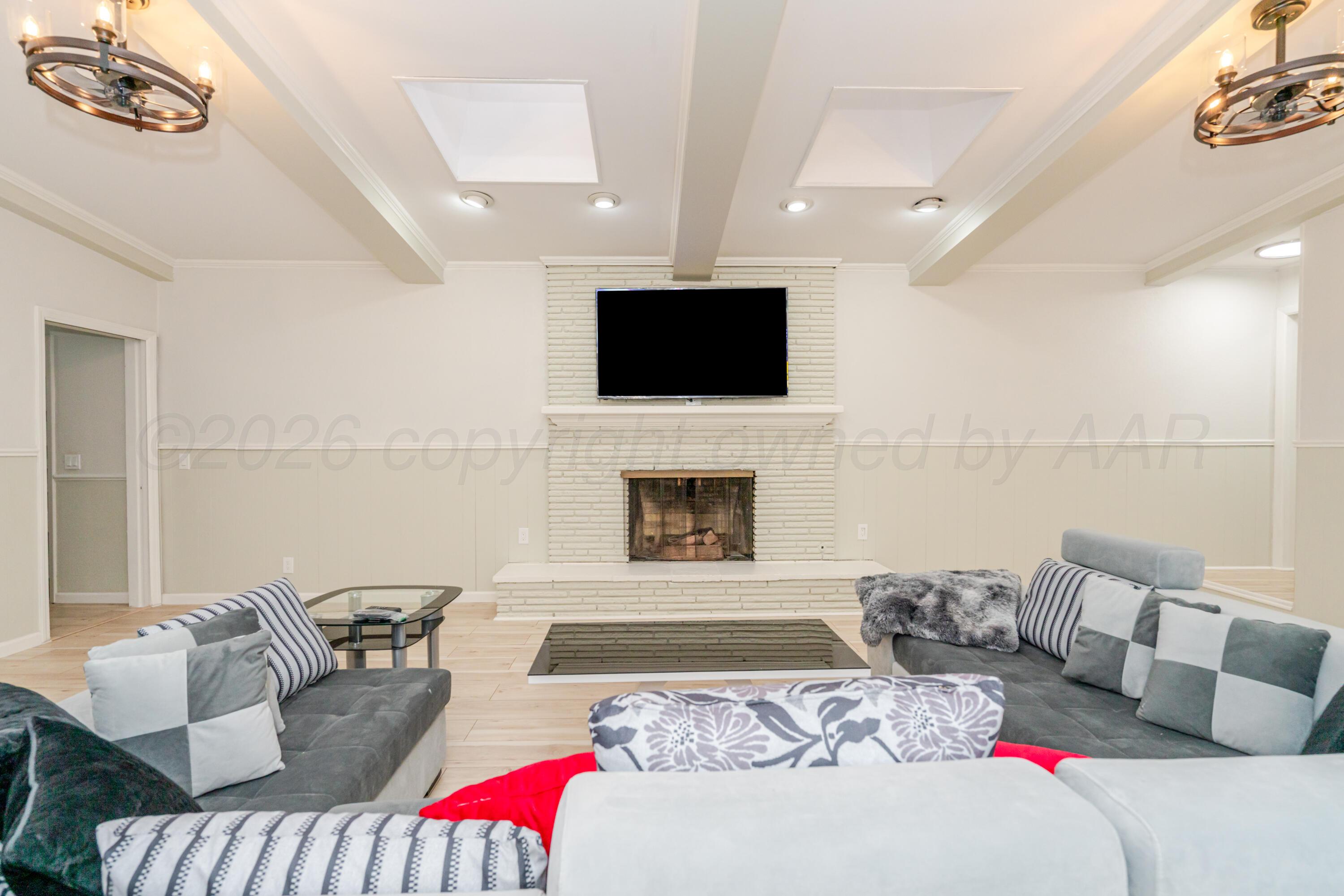 4802 Olsen Boulevard Amarillo, TX 79106 - Photo 28 of 40 Living room