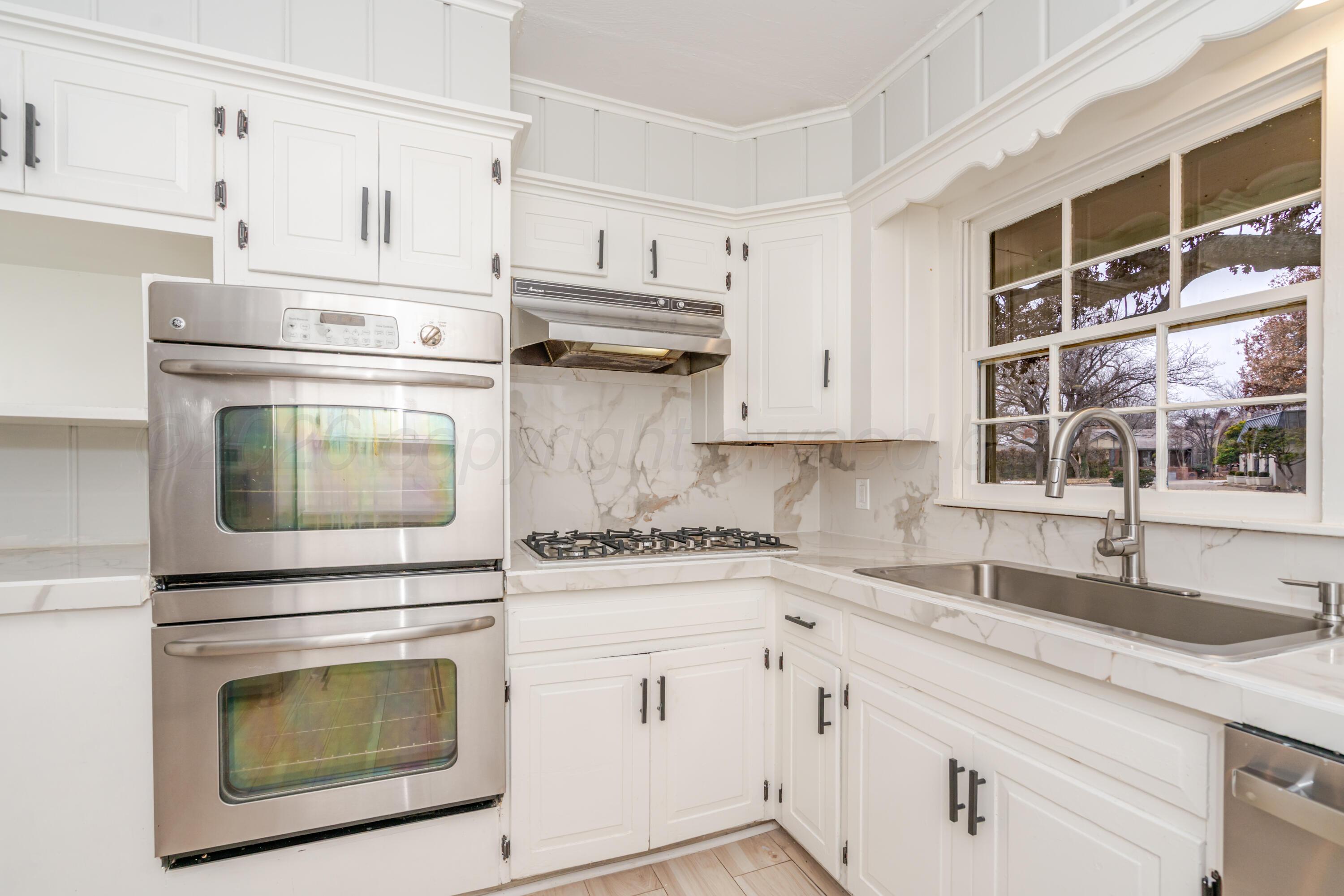 4802 Olsen Boulevard Amarillo, TX 79106 - Photo 7 of 40 Kitchen