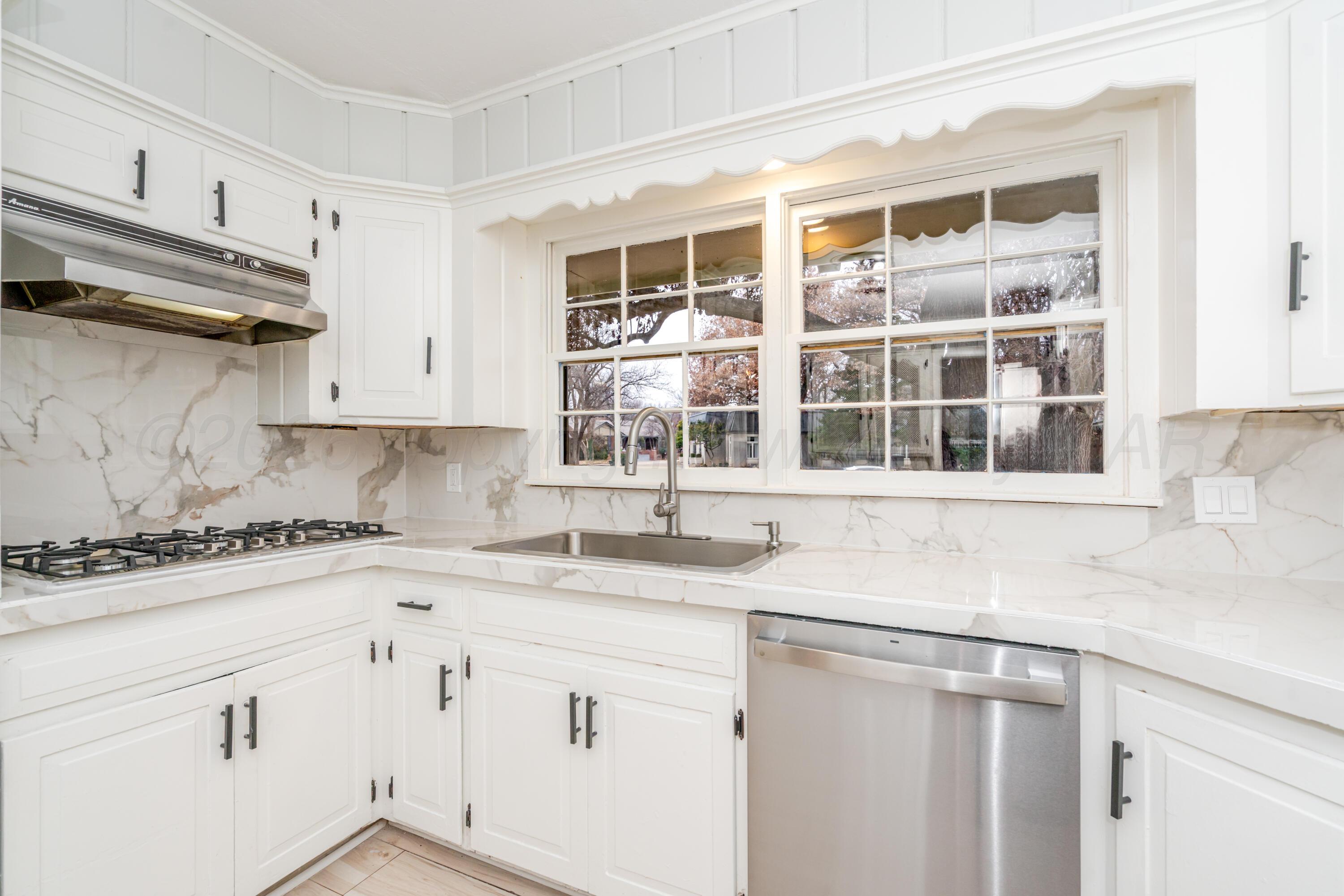 4802 Olsen Boulevard Amarillo, TX 79106 - Photo 8 of 40 Kitchen