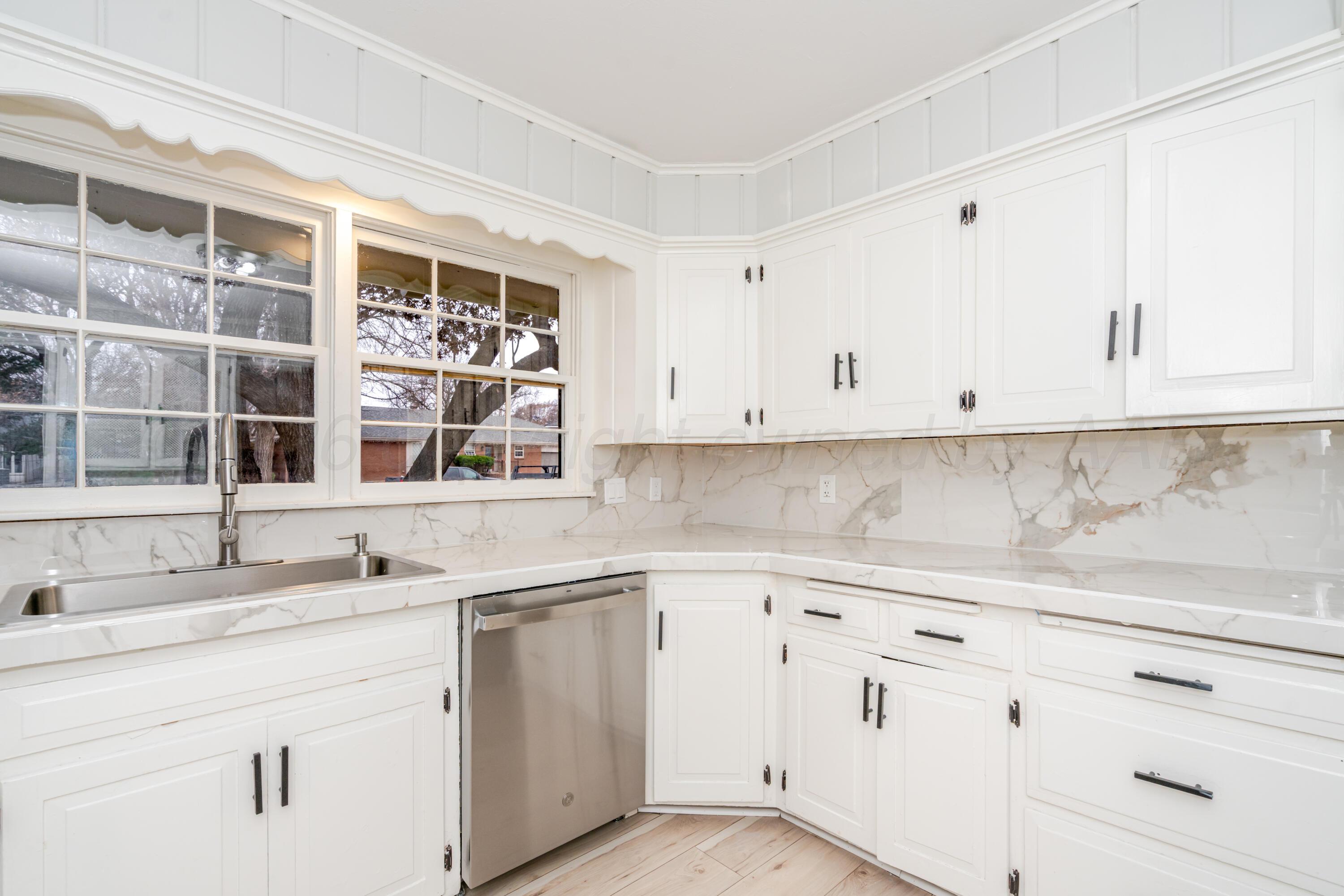 4802 Olsen Boulevard Amarillo, TX 79106 - Photo 9 of 40 Kitchen
