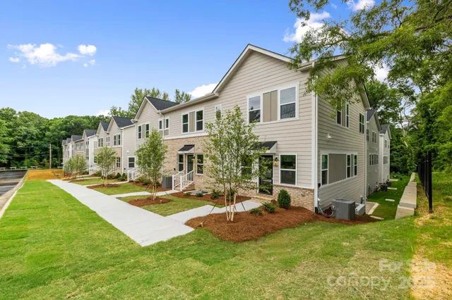 $349,000 | 3920 Hager Drive, Charlotte, NC 28208