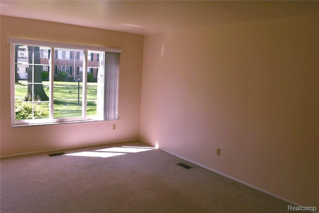 29516 Hoover Road, Unit 69 Warren, MI 48093 - Photo 10 of 34 20170509_161830.jpg