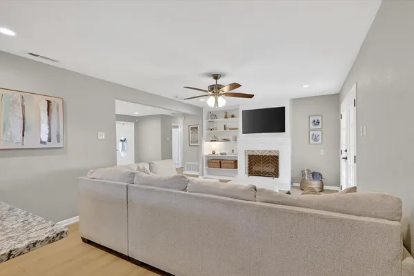 $395,000 | 2920 Sharpview Lane, Dallas, TX 75228