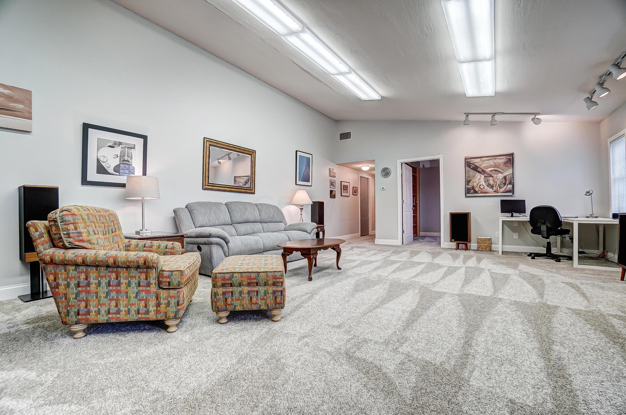 8205 Roberts Road Hilliard, OH 43026 - Photo 66 of 81 Apartment Living Rm