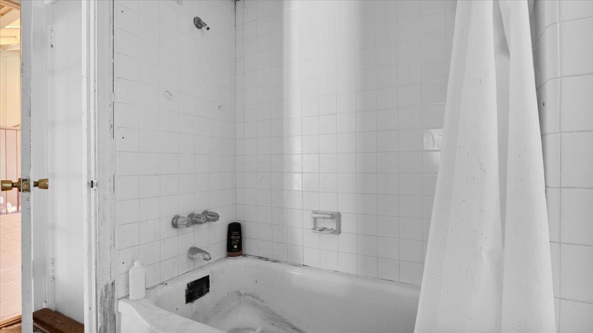 379 Corral De Tierra Road Salinas, CA 93908 - Photo 25 of 47 a bathroom with a sink and a tub