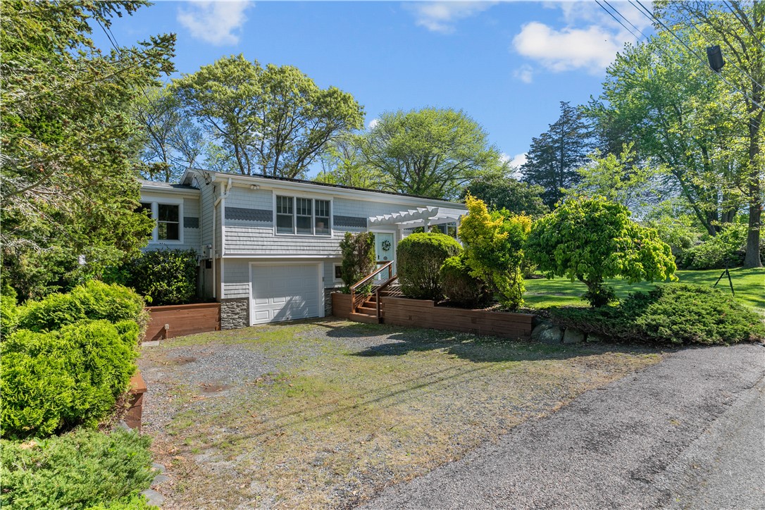 46 Steamboat Street Jamestown, RI 02835 - Photo 2 of 23
