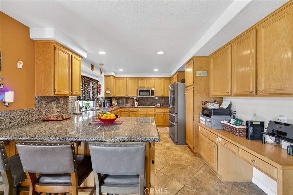 807 Lomond Drive Riverside, CA 92508 - Photo 17 of 47 Breakfast bar for 3.