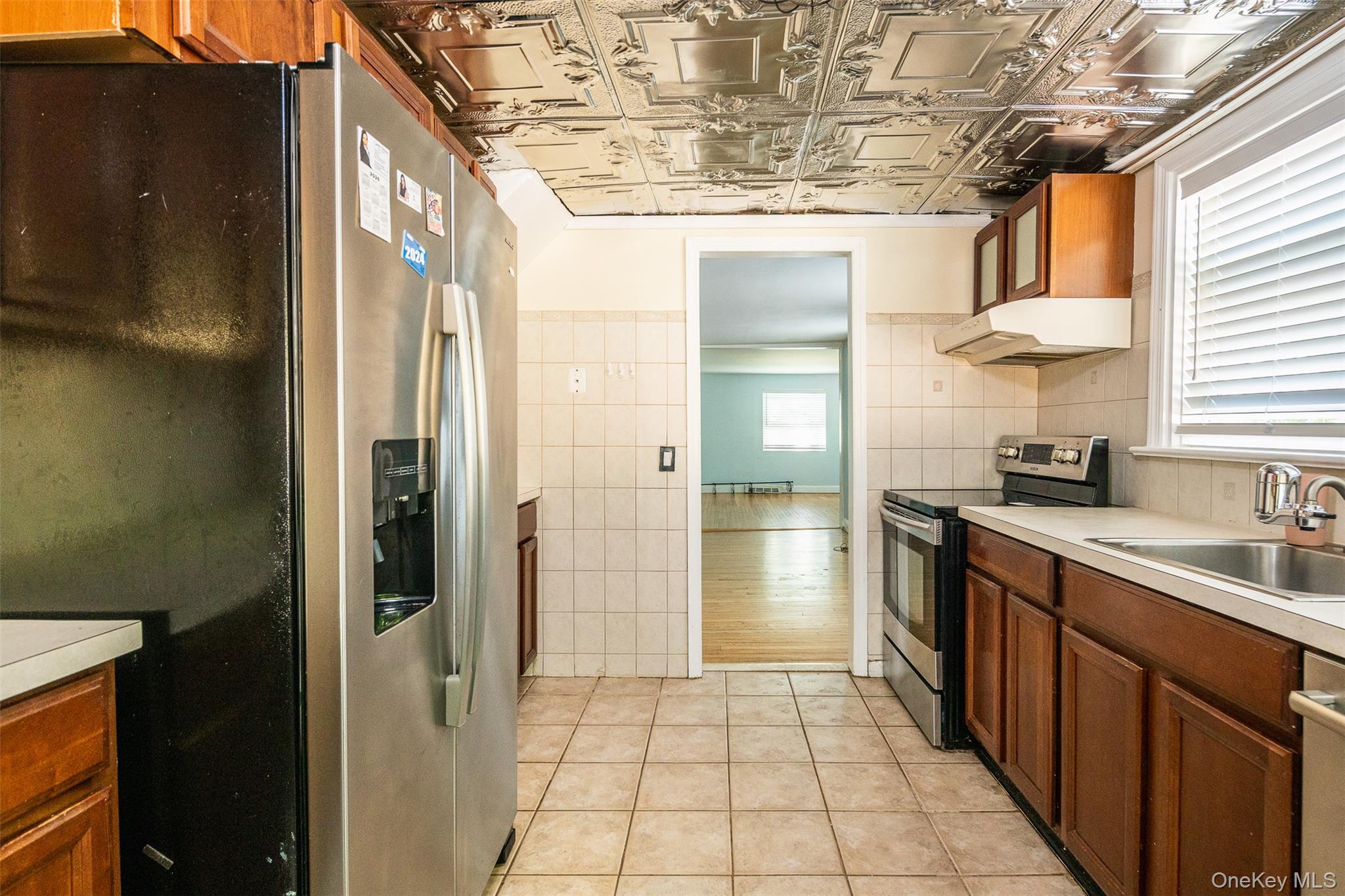 33 Port Washington Road Sound Beach, NY 11789 - Photo 3 of 25