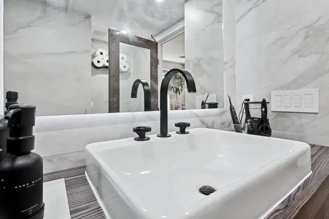 $679,000 | 222 Grand Street, Unit 3J, Hoboken, NJ 07030