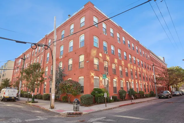$679,000 | 222 Grand Street, Unit 3J, Hoboken, NJ 07030