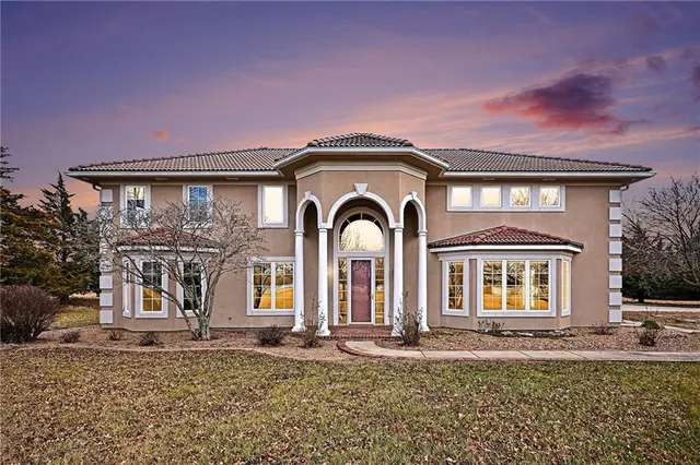 $949,950 | 15555 North Moonlight Road, Olathe, KS 66061