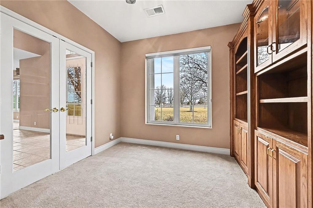 15555 North Moonlight Road Olathe, KS 66061 - Photo 11 of 57