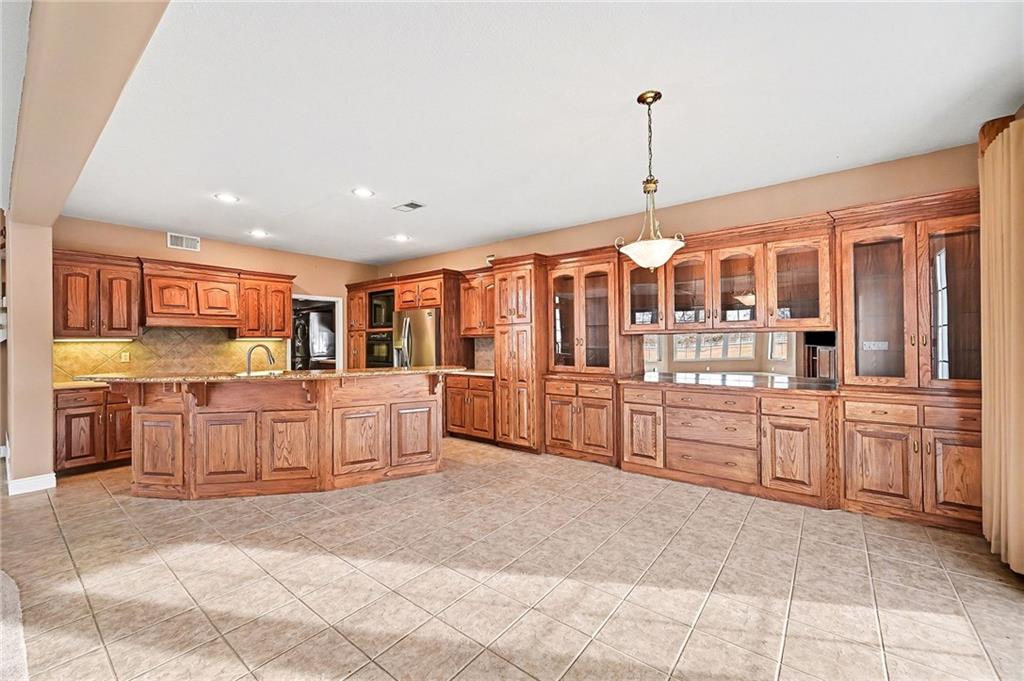 15555 North Moonlight Road Olathe, KS 66061 - Photo 16 of 57