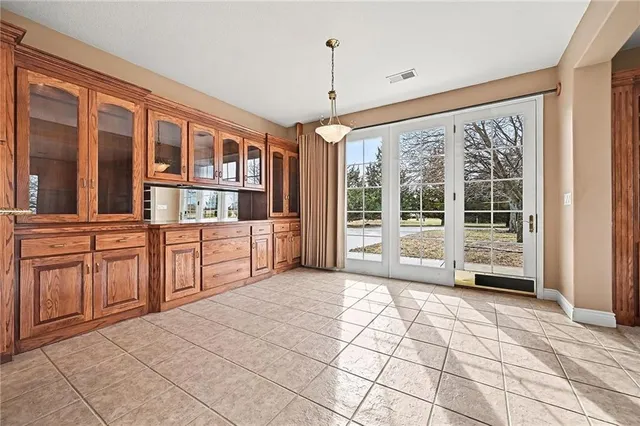 $949,950 | 15555 North Moonlight Road, Olathe, KS 66061