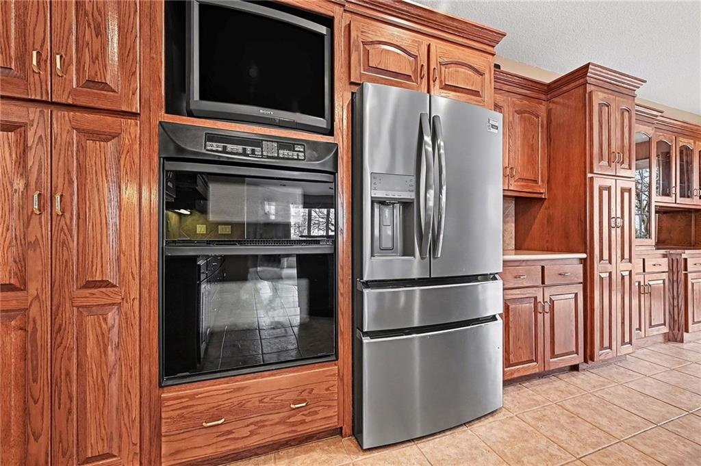 15555 North Moonlight Road Olathe, KS 66061 - Photo 19 of 57