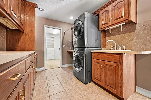 $949,950 | 15555 North Moonlight Road, Olathe, KS 66061