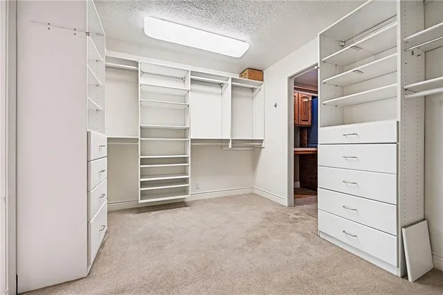 $949,950 | 15555 North Moonlight Road, Olathe, KS 66061