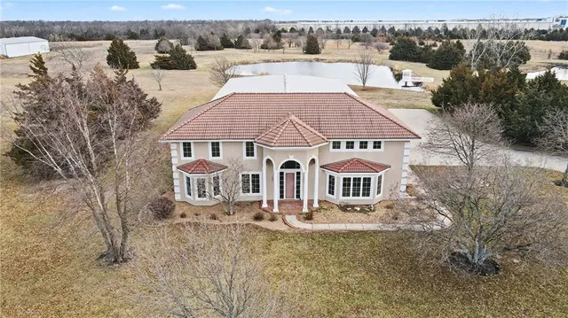$949,950 | 15555 North Moonlight Road, Olathe, KS 66061