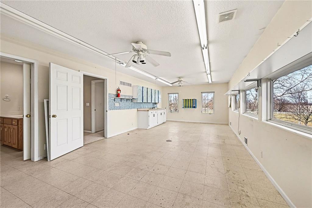 15555 North Moonlight Road Olathe, KS 66061 - Photo 37 of 57